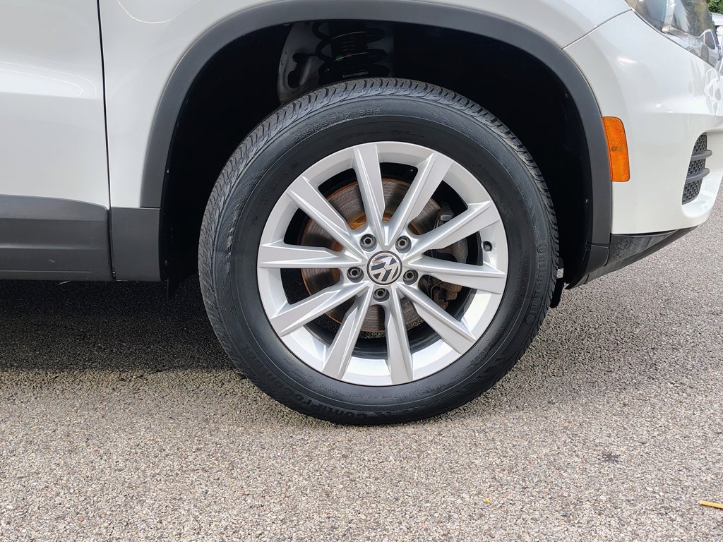 Used 2017 Volkswagen Tiguan Limited w/ Premium Package AWD/4WD image 11