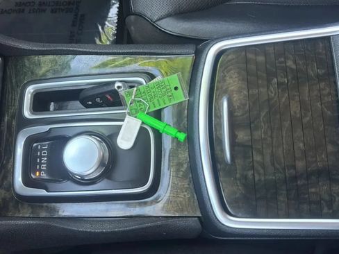 Used 2016 Chrysler 300 C RWD image 11