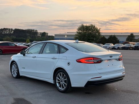 Used 2019 Ford Fusion SE FWD image 8
