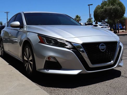 Used 2021 Nissan Altima 2.5 SV FWD image 18