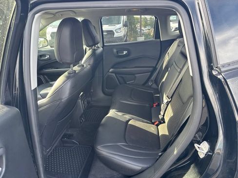 Used 2018 Jeep Compass Latitude w/ Popular Equipment Group AWD/4WD image 10