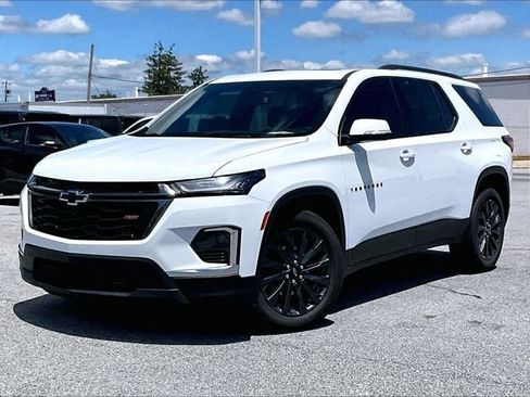 Used 2023 Chevrolet Traverse RS AWD/4WD image 2