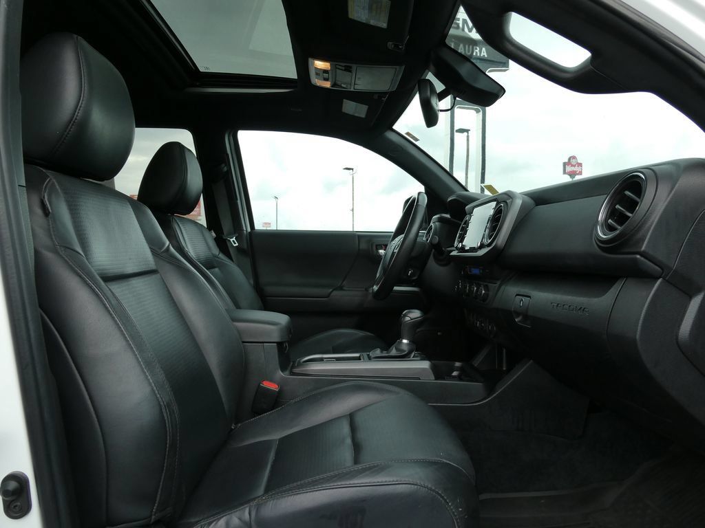 Used 2023 Toyota Tacoma TRD Sport w/ TRD Premium Sport Package AWD/4WD image 15