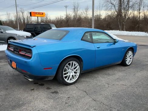Used 2016 Dodge Challenger R/T image 8