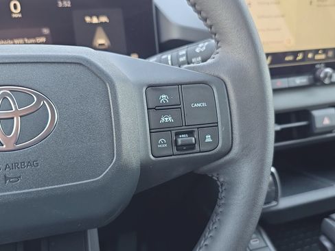 Used 2026 Toyota RAV4 SE FWD image 15