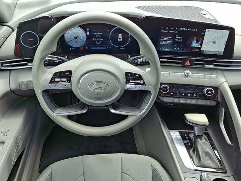 Used 2024 Hyundai Elantra SEL FWD image 20