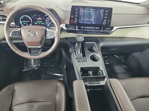 Certified 2023 Toyota Sienna Platinum AWD/4WD image 28