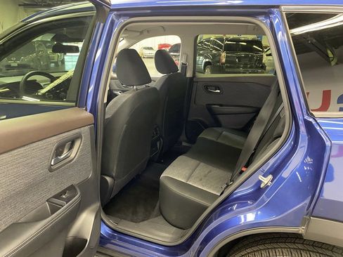 Used 2023 Nissan Rogue SV image 17