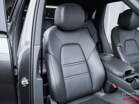 Used 2019 Porsche Cayenne S image 37