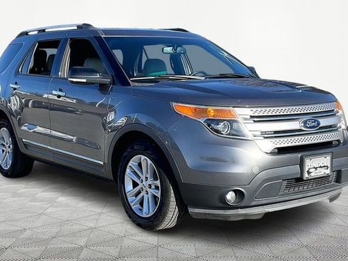 Used 2014 Ford Explorer XLT w/ Equipment Group 202A image 1