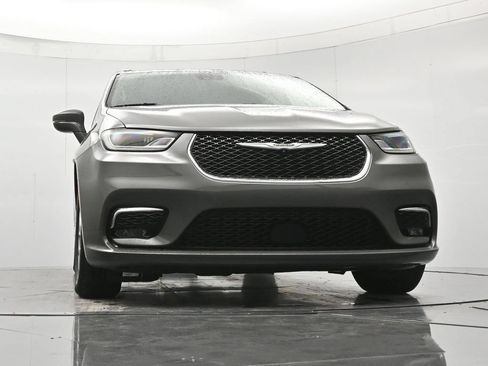 Used 2022 Chrysler Pacifica Touring-L FWD image 37