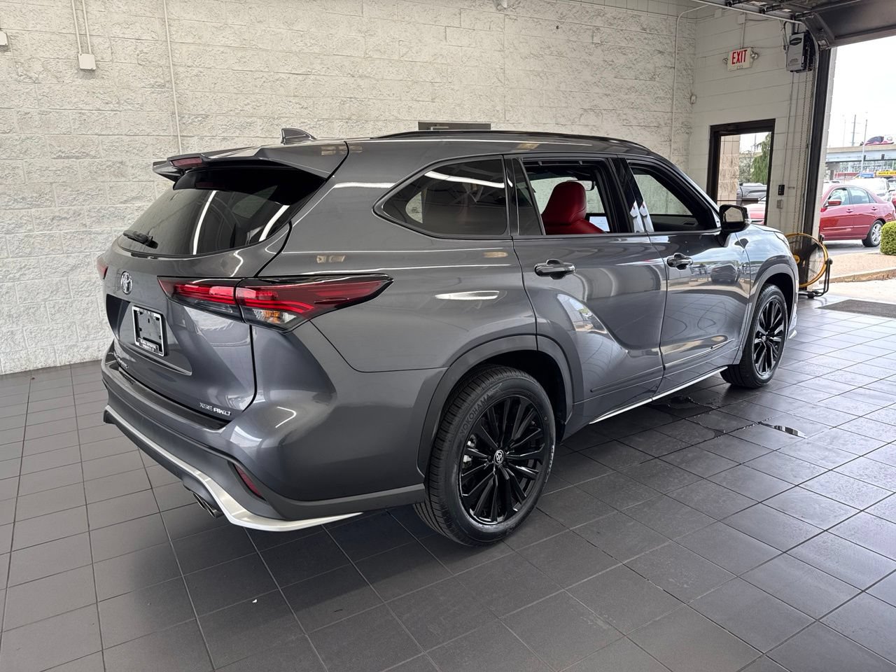 Used 2025 Toyota Highlander XSE AWD/4WD image 8