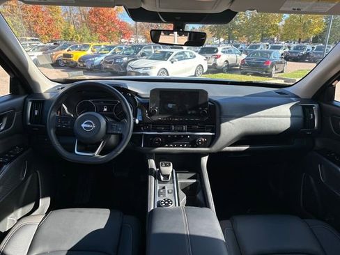 New 2025 Nissan Pathfinder SL image 6