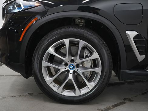 Used 2025 BMW X5 xDrive50e AWD/4WD image 29