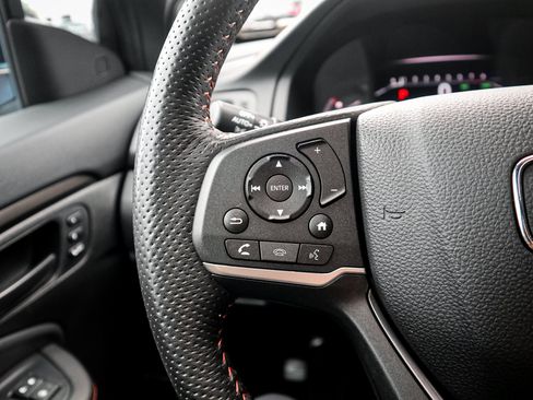 Used 2025 Honda Passport TrailSport image 19