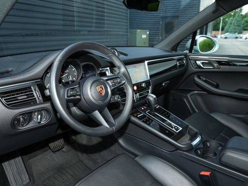 Certified 2026 Porsche Macan AWD/4WD image 4