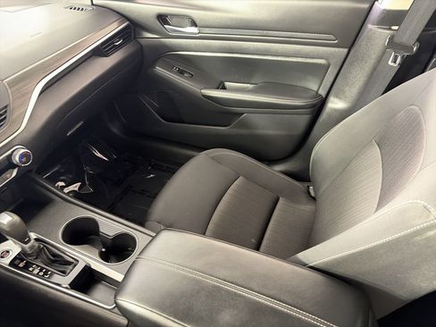 Used 2025 Nissan Altima 2.5 SV FWD image 21