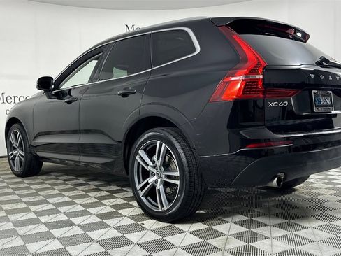 Used 2021 Volvo XC60 T5 Momentum image 6