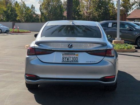 Used 2022 Lexus ES 300h w/ Accessory Package image 6