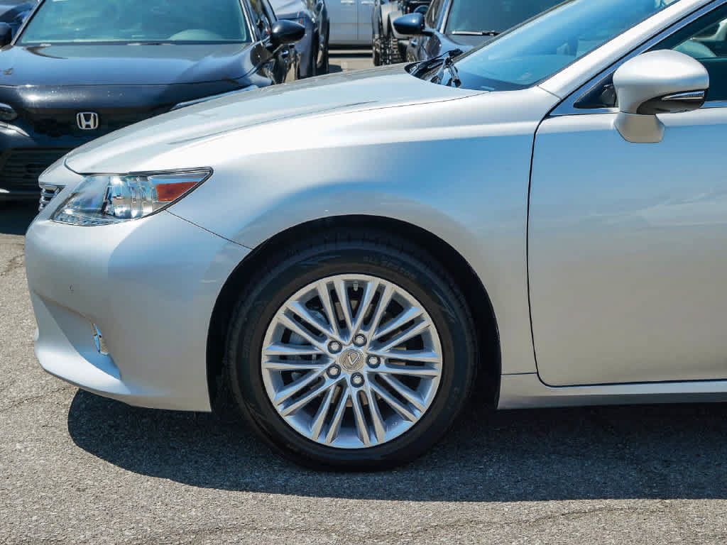 Used 2015 Lexus ES 350 w/ Premium Package FWD image 9