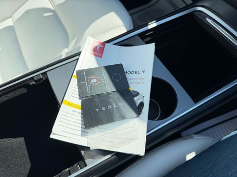 Used 2021 Tesla Model Y Long Range image 49
