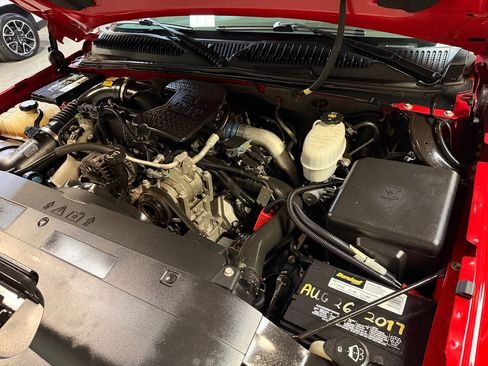 Used 2006 Chevrolet Silverado 2500 LT w/ Heavy-Duty Power Package AWD/4WD image 18