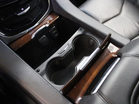 Used 2017 Cadillac Escalade ESV Luxury image 42