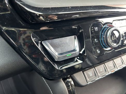 Used 2025 GMC Sierra 2500 AT4X image 36