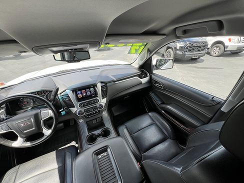 Used 2017 GMC Yukon XL SLT AWD/4WD image 17
