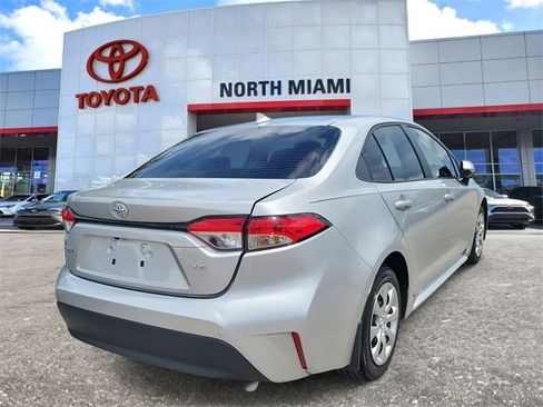 Used 2025 Toyota Corolla LE image 4