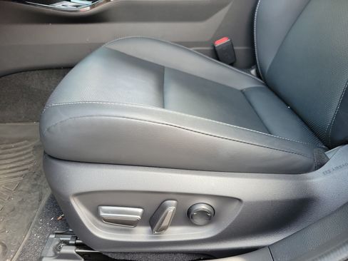 Used 2024 Toyota Prius XLE FWD image 6