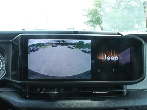 Used 2025 Jeep Wrangler Sport AWD/4WD image 19