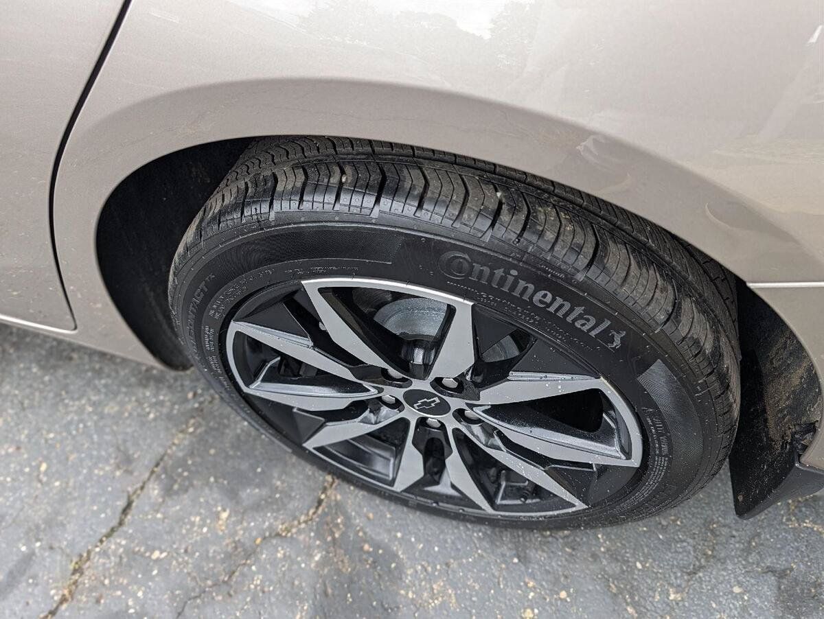Used 2025 Chevrolet Malibu RS FWD image 32