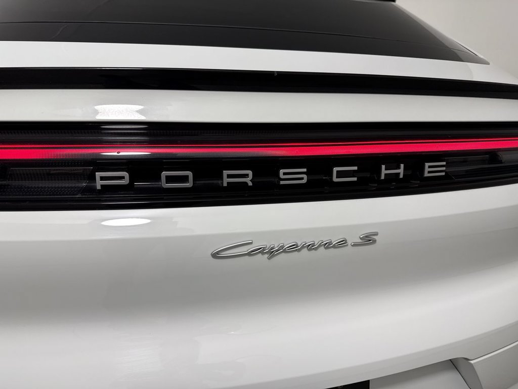 Certified 2025 Porsche Cayenne S AWD/4WD image 19