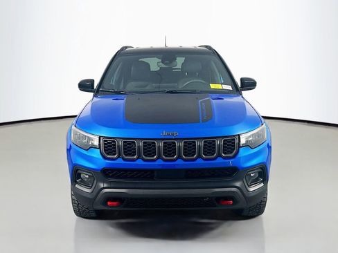 Used 2024 Jeep Compass Trailhawk w/ Trailer Tow Group AWD/4WD image 2