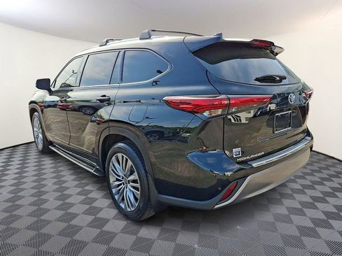 Used 2022 Toyota Highlander Platinum AWD/4WD image 4
