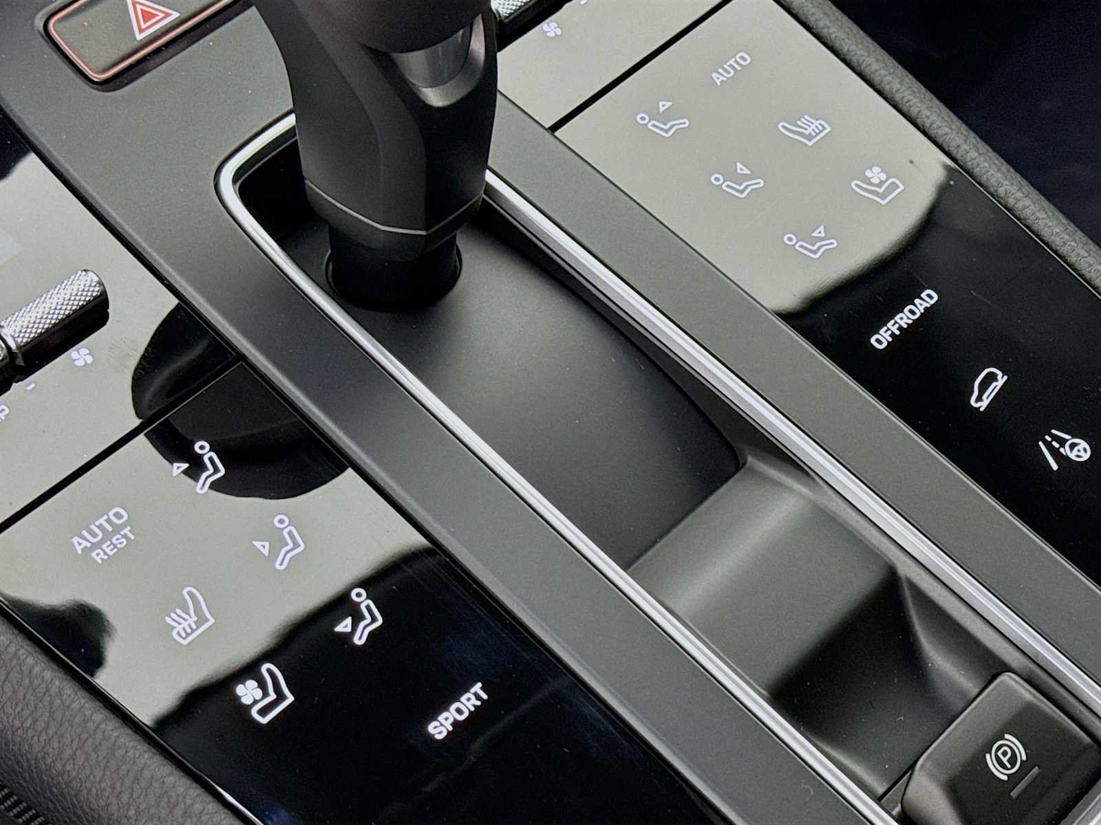 Used 2026 Porsche Macan AWD/4WD image 22