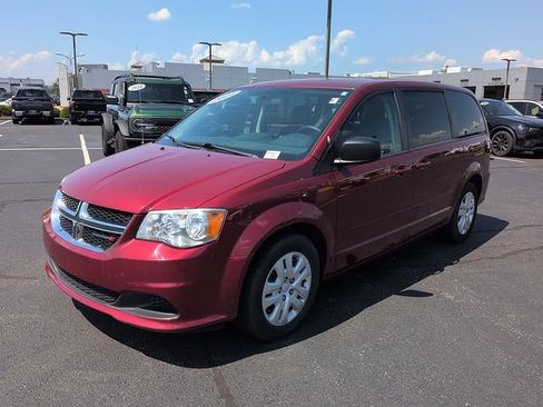 Used 2014 Dodge Grand Caravan SE w/ Quick Order Package 29E SE FWD image 3