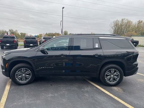 Used 2025 Chevrolet Traverse LT image 6