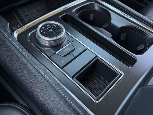 Used 2024 Ford Expedition XLT image 17