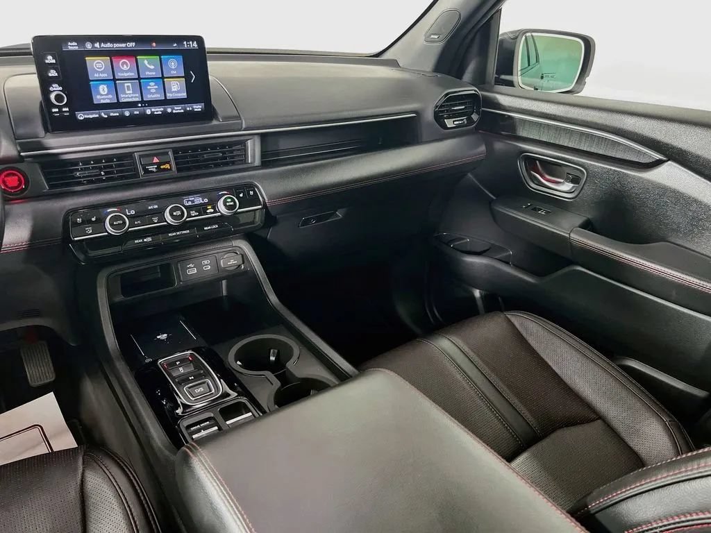 Used 2025 Honda Pilot Black Edition image 25