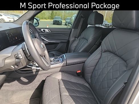 Used 2024 BMW X7 xDrive40i w/ M Sport Package image 10
