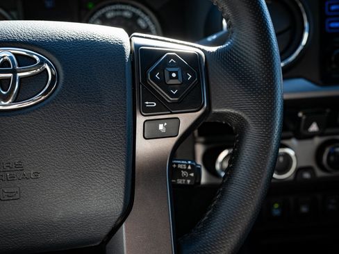 Used 2017 Toyota Tacoma TRD Sport image 30