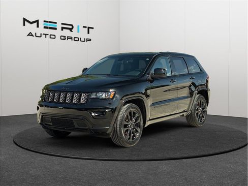 Used 2020 Jeep Grand Cherokee Altitude RWD image 4