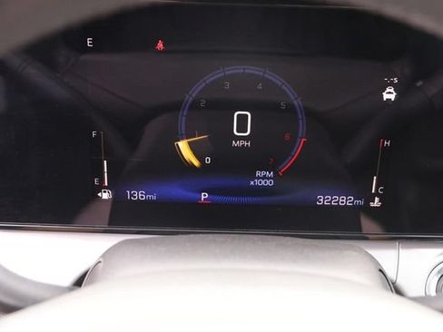 Used 2025 Chevrolet Trax LT w/ LT Convenience Package FWD image 13