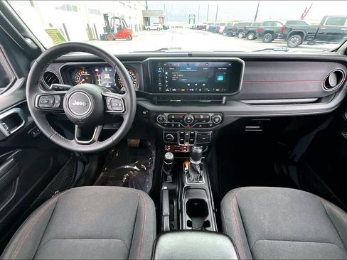 Used 2025 Jeep Wrangler Unlimited Rubicon image 16