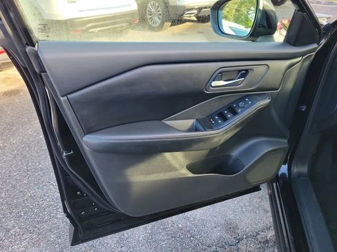 Used 2024 Nissan Rogue SV FWD image 12
