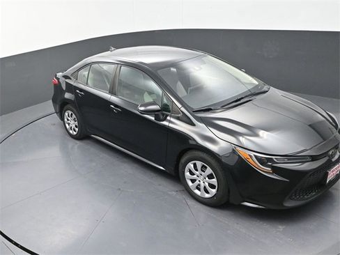 Used 2020 Toyota Corolla LE image 19
