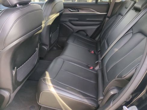 Used 2023 Jeep Grand Cherokee Limited AWD/4WD image 20