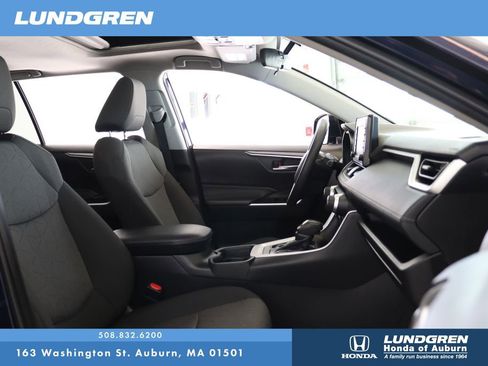 Used 2021 Toyota RAV4 XLE w/ Convenience Package image 16